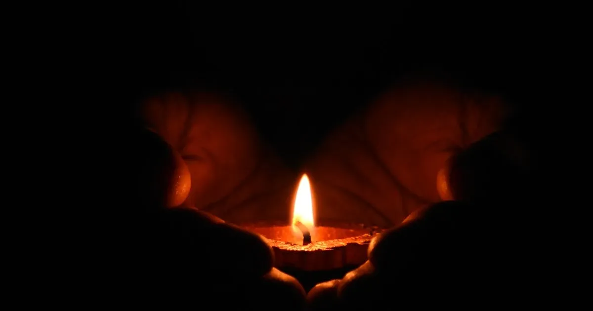 Familia planificando un funeral sin seguro de decesos en España